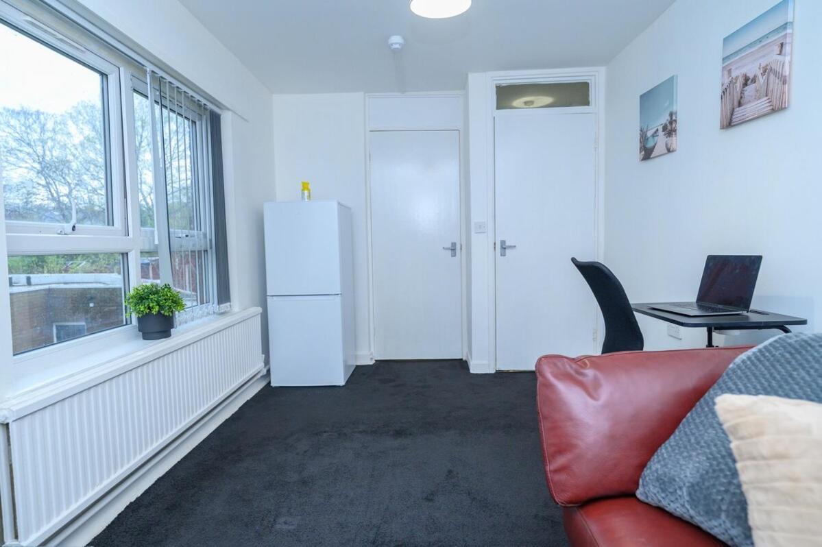 Furnished 1br With Free Parking And Wifi *