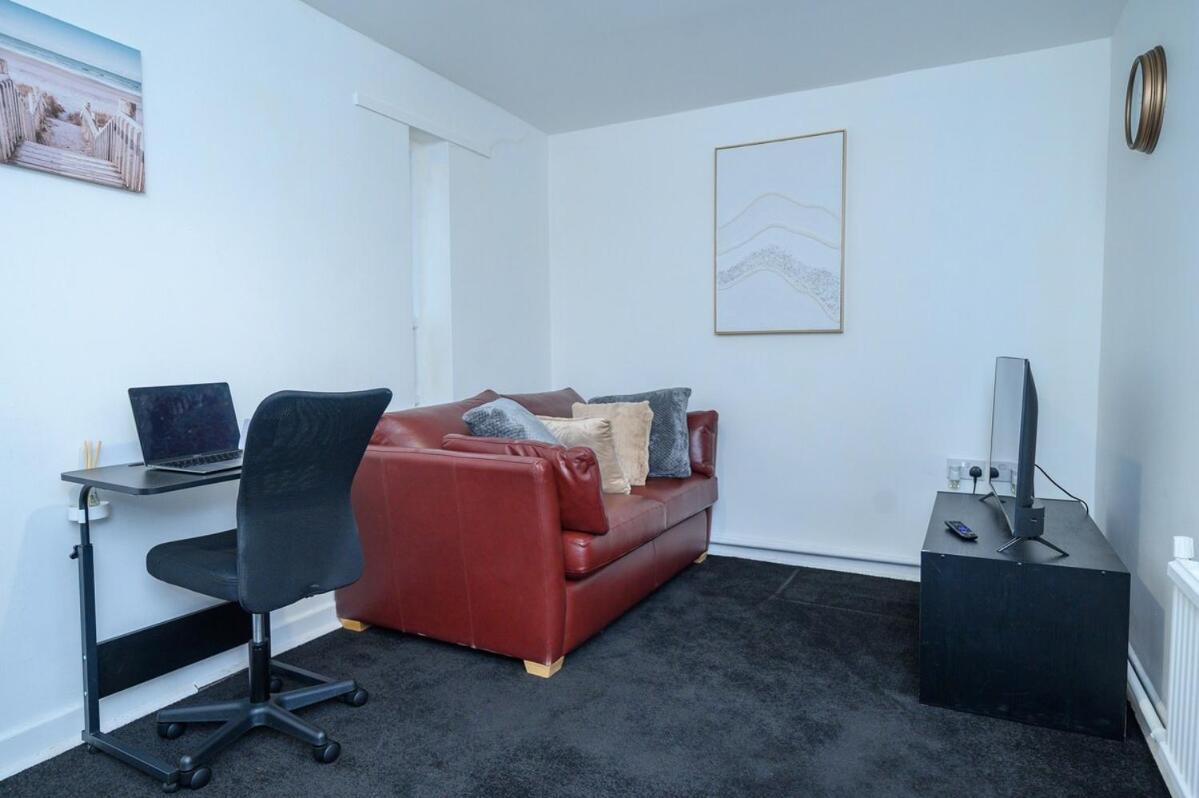 Furnished 1br With Free Parking And Wifi * Liverpool
