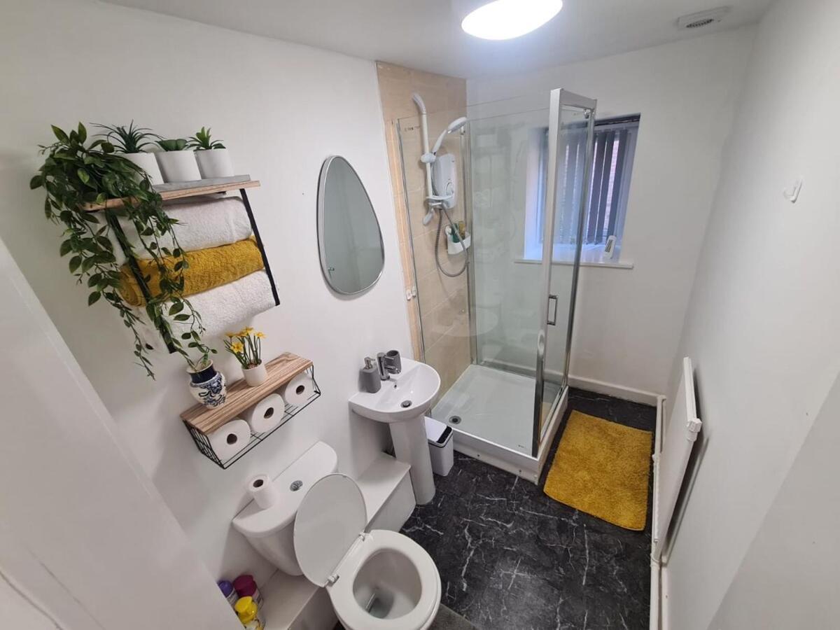 Furnished 1br With Free Parking And Wifi * Liverpool